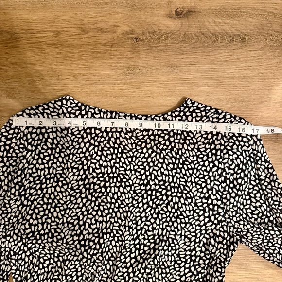 Talbots Black White Wrap Top Womens Small Long Sleeve V Neck - Picture 6 of 10